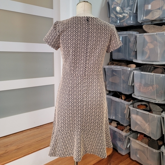 Loft Tan and Navy Geometric Flared Hem short Sleeve Dress Size 2 - Picture 8 of 16